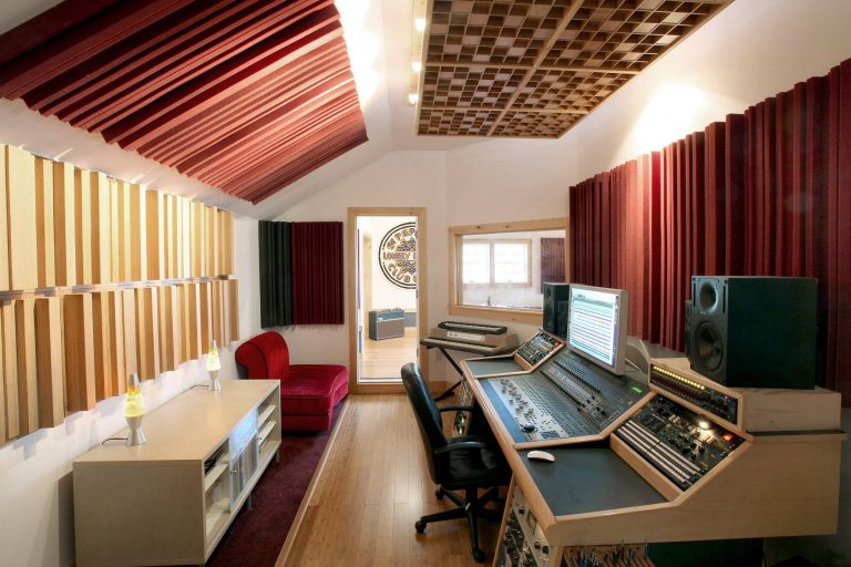 Trattamento acustico Auralex Fonoassorbenti Studiofoam Bass Traps110 Studiofoam Metro 5 cm , Studiofoam Metro 10 cm , Bass Traps LENRD, Consolle Buso Audio, Auralex Wave Prism