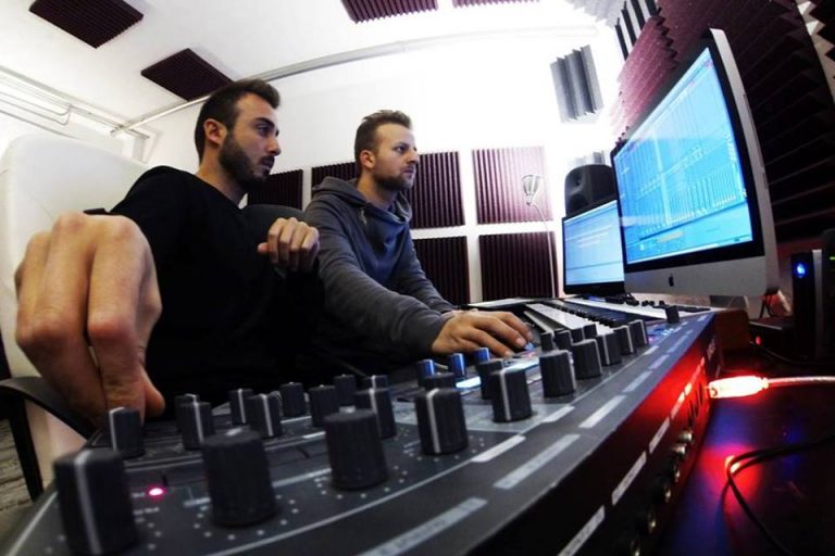 Trattamento acustico Auralex Fonoassorbenti Studiofoam Bass Traps262 applicazioni Studiofoam Wedges 5cm , Bass Traps LENRD, Kit Roominator Project 2 , Kit Roominator Deluxe Plus