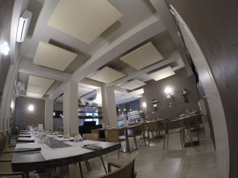pannelli fonoassorbenti bar caffe pasticceria