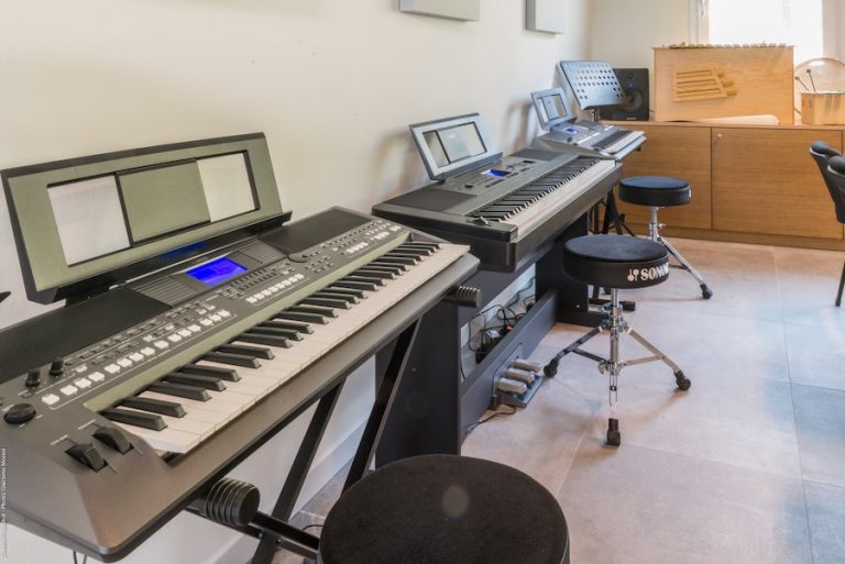 trattamento acustico aula scolastica