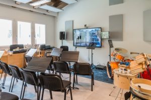 trattamento acustico aula scolastica