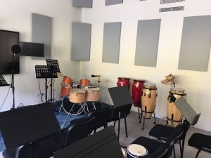 trattamento acustico aula scolastica