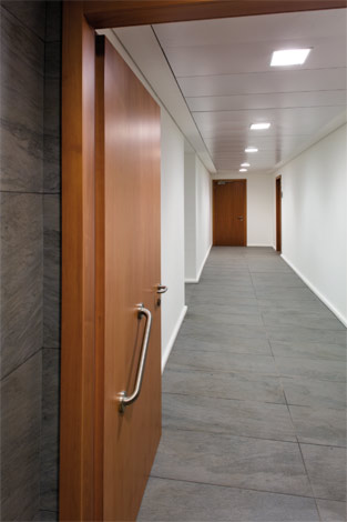 Realizzazione porta acustica fonoisolante in legno