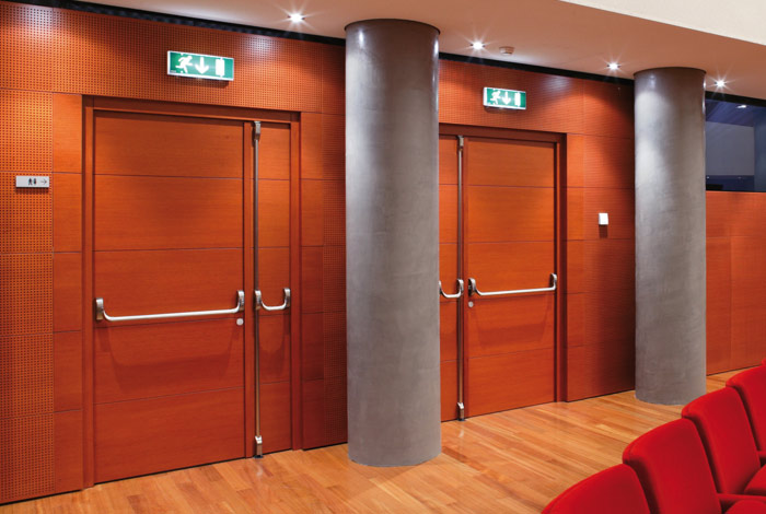 Realizzazione porta acustica fonoisolante in legno