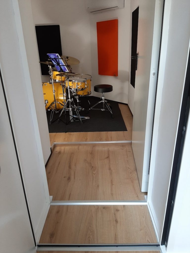 trattamento e isolamento acustico scuola batteria 5