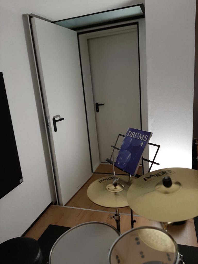 trattamento e isolamento acustico scuola batteria 4