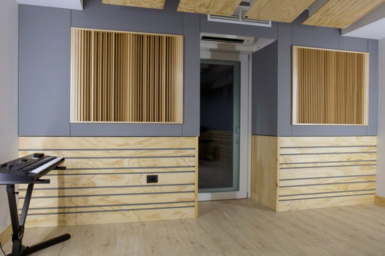 Studio di registrazione con progetto custom - diffusori