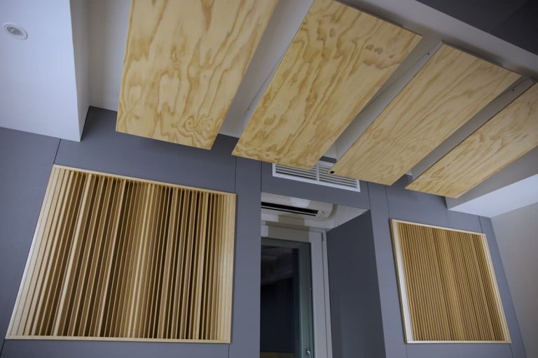 Studio di registrazione con progetto custom - diffusori e pannelli acustici