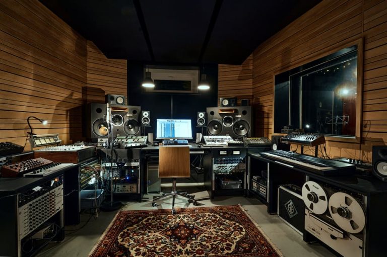 flat scenario studio con trattamento acustico 5