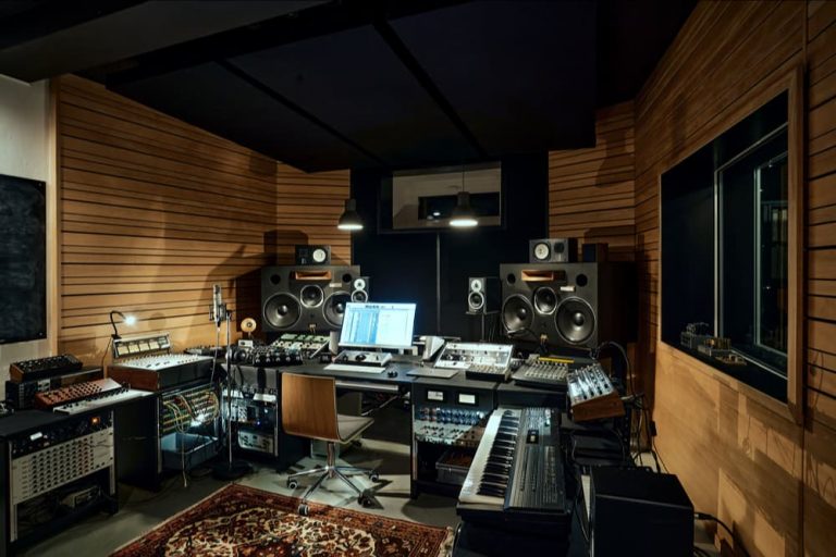 flat scenario studio con trattamento acustico 6