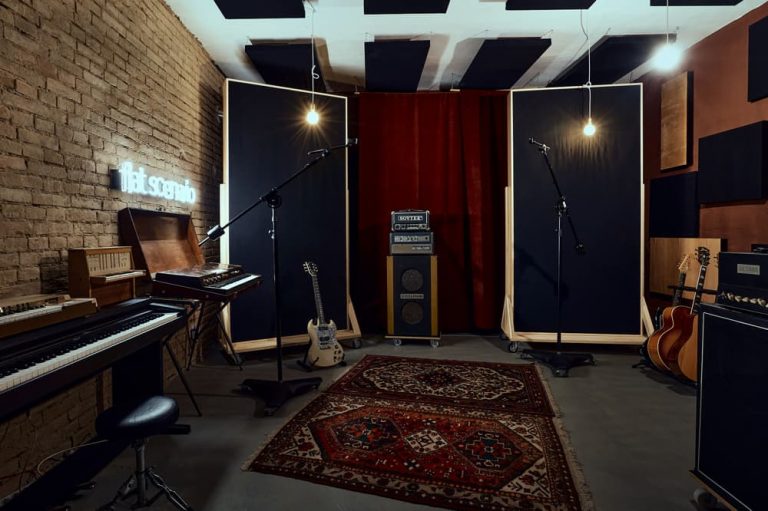 strutture custom in legno per flat scenario studio