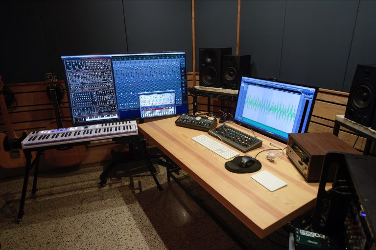 Trattamento acustico control room Studio Caino