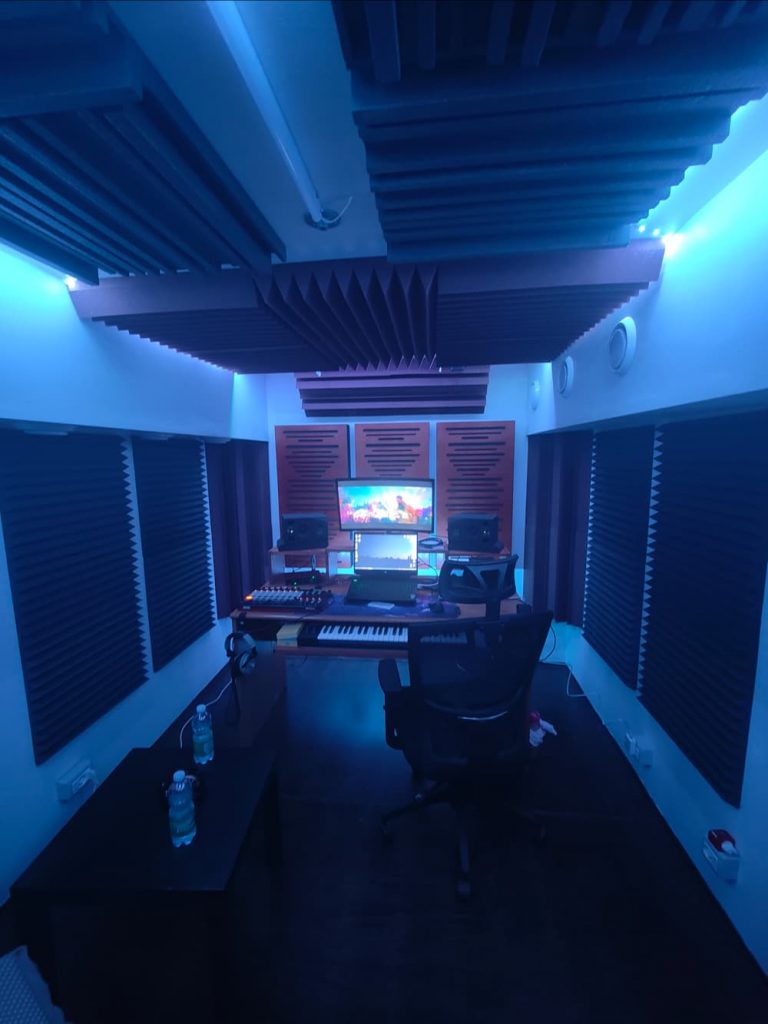 Trattamento acustico control room 4