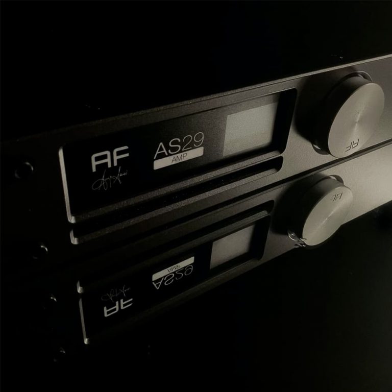 Amplificatore vista frontale