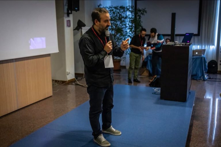 Luigi Sansò in una conferenza internazionale