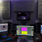 Postazione dello studio Luigi Sansò durante la lavorazione di un videogioco, trattamento acustico