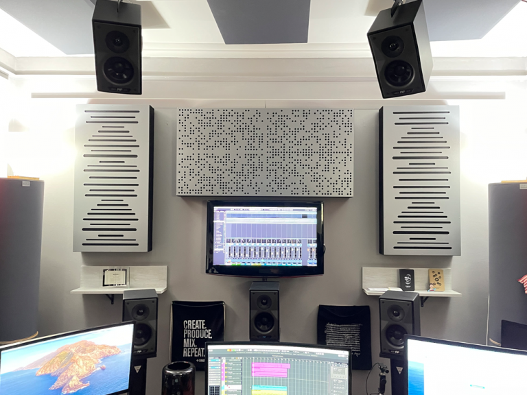 Studio con sistema Atmos AS29 studiomonitor Luigi Sansò