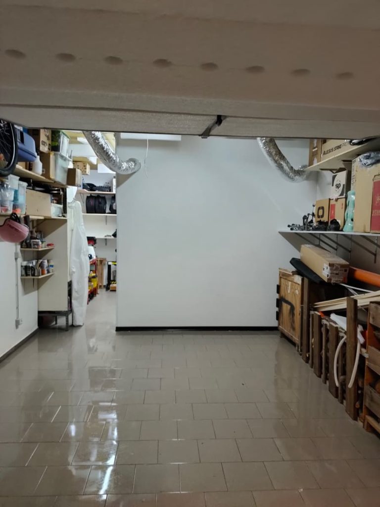 Garage pre intervento di realizzazione box batteria