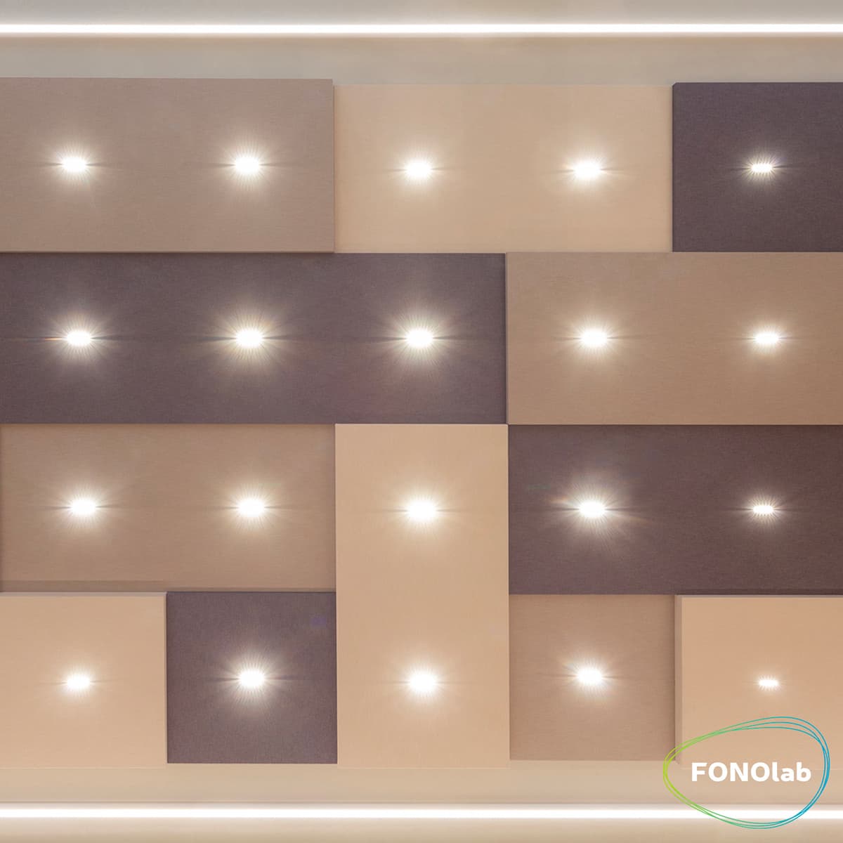 Pannelli fonoassorbente Fonoquadro. Pannelli artigianali in fibra di poliestere con telaio in metallo e rivestiti in stoffa. Disponibili in diverse misure e forme. Certificati per la reazione al fuoco e criteri CAM.