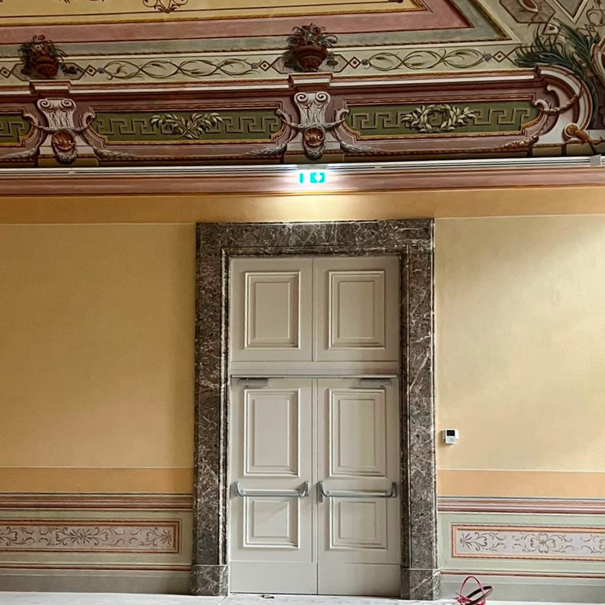 Realizzazione porta acustica fonoisolante in legno