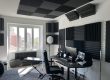 Studio di registrazione con pannelli fonoassorbenti in poliuretano