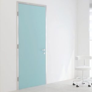 Porta fonoisolante 42dB con ante laminate e telaio in acciaio.