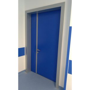 Porta fonoisolante 42dB con ante laminate e telaio in acciaio.