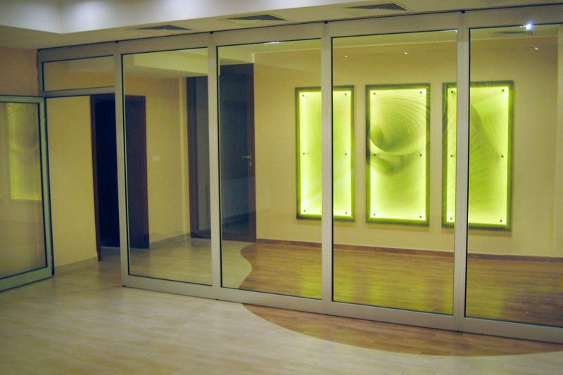 Parete mobile vetro trasparente sala riunioni