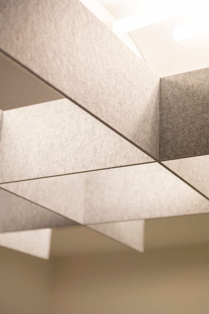 Griglia fonoassorbente a soffitto LVB Diesis a 7 lame