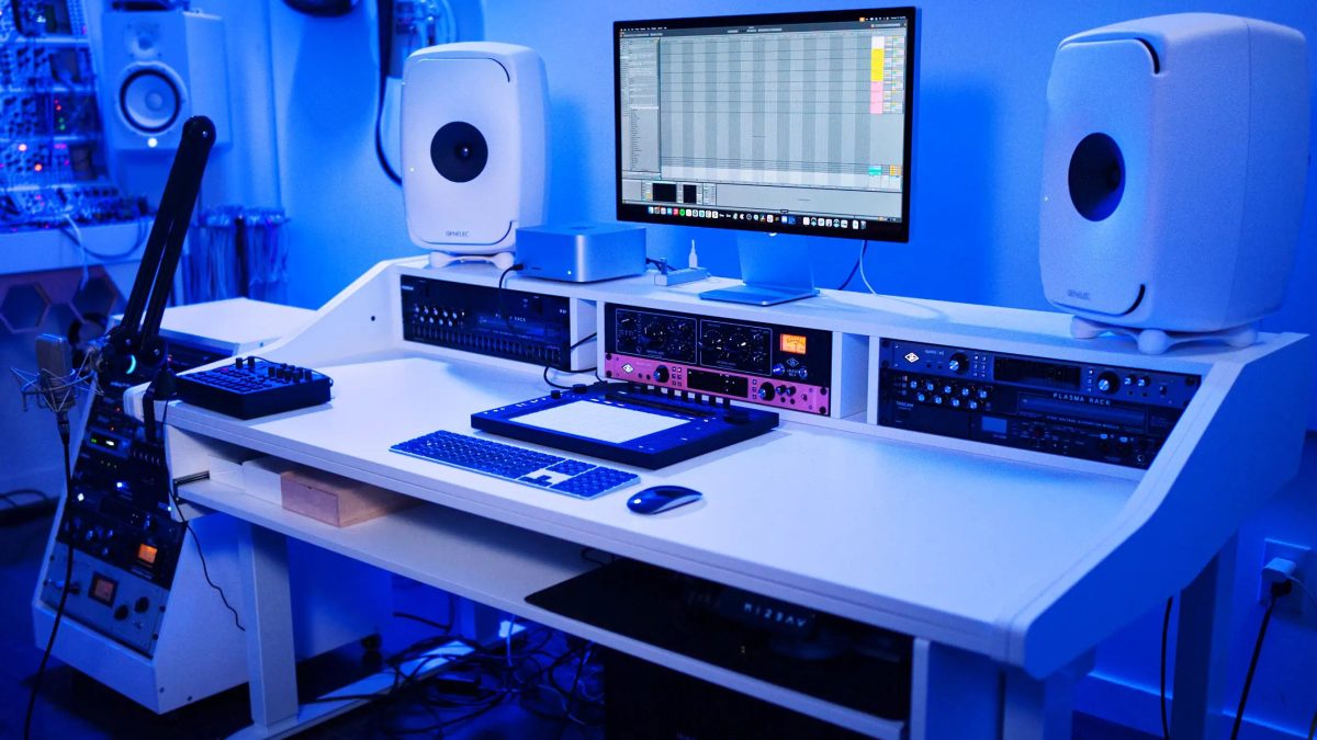 Studio di Andrew Huang con consolle Buso Audio