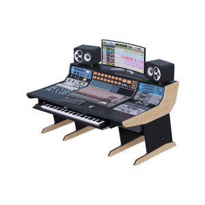 Banco da studio nero con gambe in faggio: console API 1608 incassata, rack di outboard ai lati e monitor sulle ali