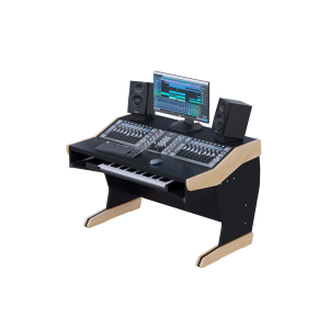 Piano di lavoro nero con due superfici di controllo a fader affiancate, schermo centrale e tastiera nel vassoio