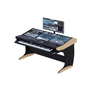 Consolle ampia con schermo ultrawide su asta, apparecchiature audio allineate sul piano e tastiera a 88 tasti