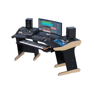 Consolle compatta con due schermi affiancati, monitor da studio e tastiera MIDI nel vassoio sotto il piano