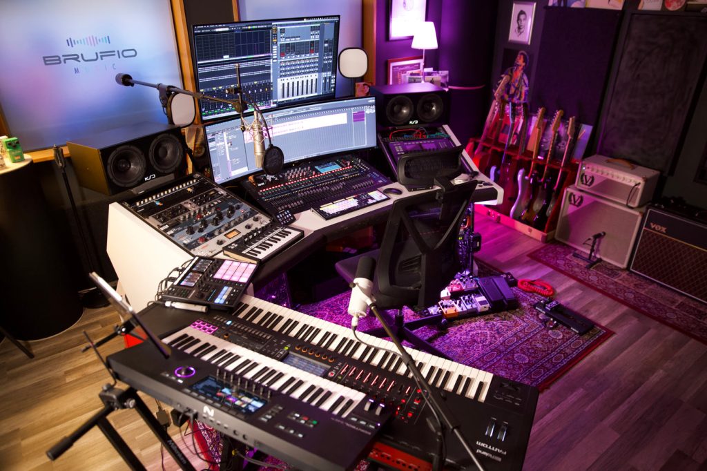 Sistema MODULAR Sessiondesk in un setup da producer