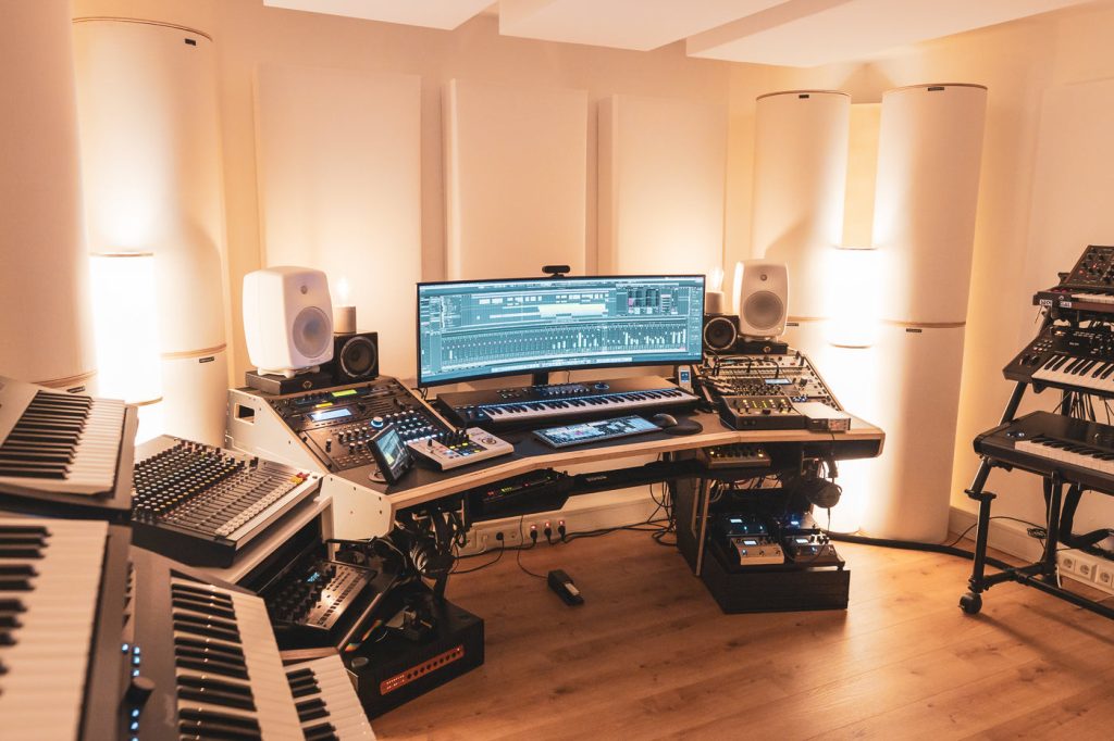 Sessiondesk serie TAV 2.0 in una postazione di mix